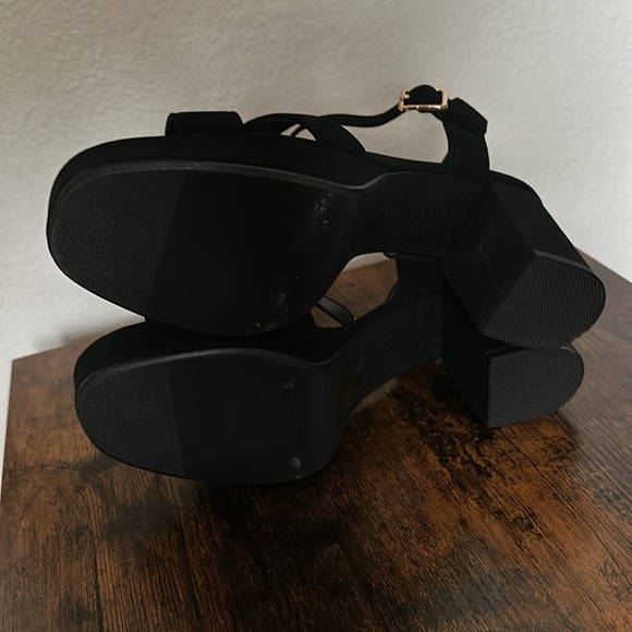 Delicious 2 1/2 inch Platform Sandal Heel - Picture 6 of 6